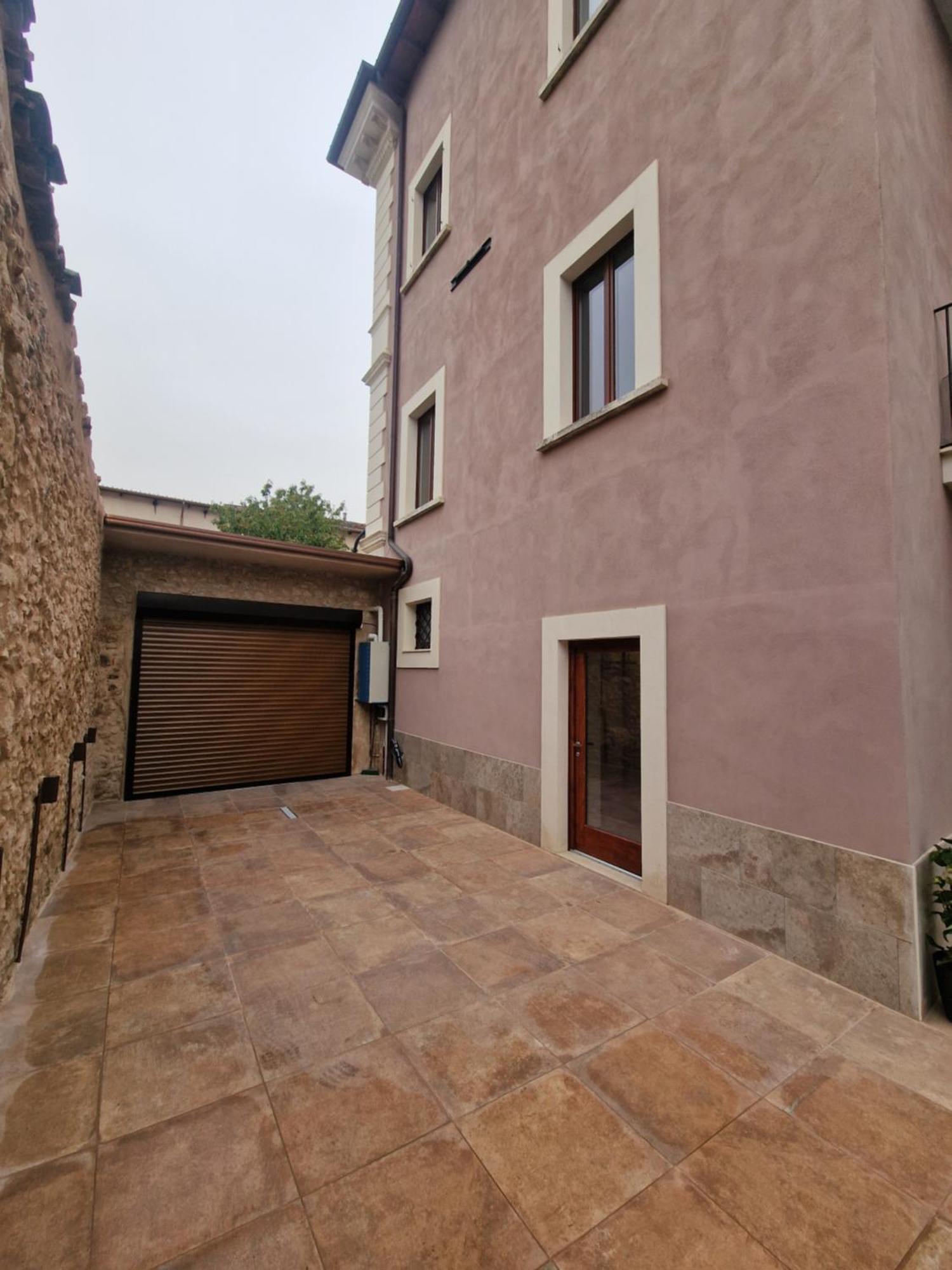 Dimora Adelfina - L'Aquila Centro Villa Buitenkant foto